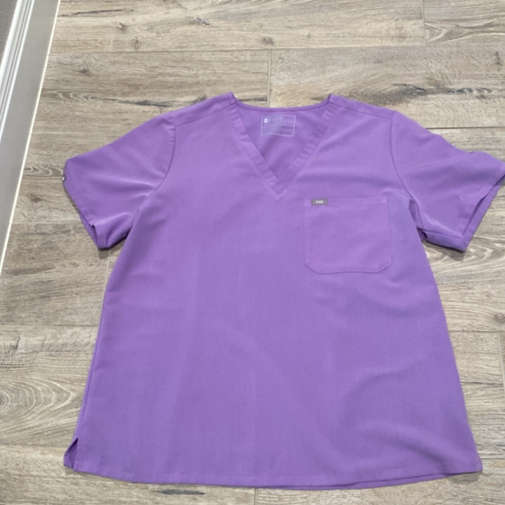 FIGS CATARINA ONE POCKET SCRUB TOP